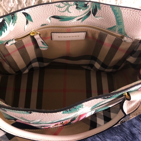 ⚜️RARE⚜️ Burberry Floral-print Buckle Tote - Picture 4 of 5